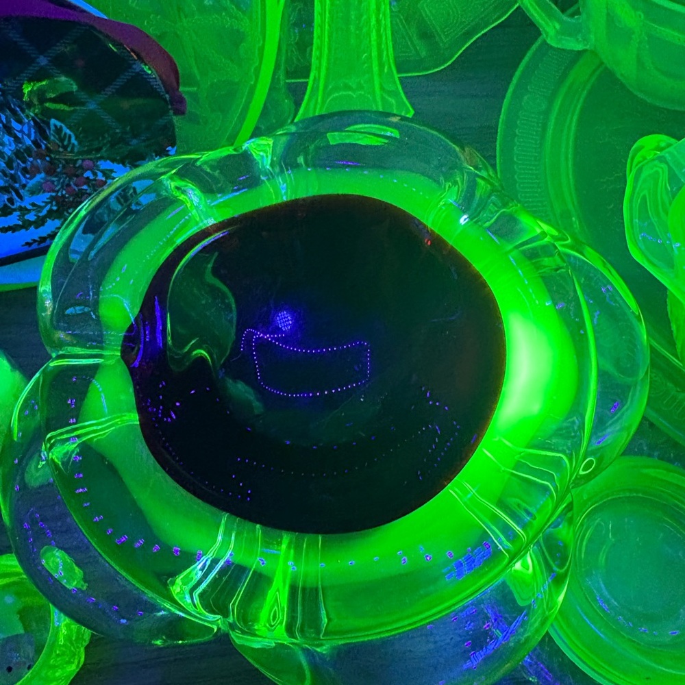 💚💚Exquisite Murano Blood & Uranium 9lb Vintage Ashtray💚💚